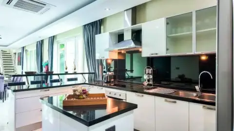 5 Bedroom House for Sale in Jomtien, Pattaya, Thailand — 5-bedroom House — photo 3