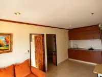 2 Bedroom Condo for Sale at Jomtien Beach Condominium, Pattaya, Thailand — 2-bedroom Condo — photo 2