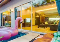 3 Bedroom House for Sale in Jomtien private pool deck with flamingo float and view into living room