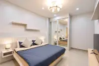 3 Bedroom House for Rent in Jomtien bedroom with king bed, navy bedding and mirrored wardrobe