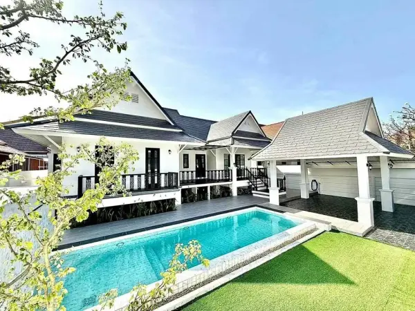 4 Bedroom House for Sale in Jomtien