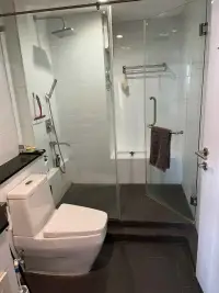 1 Bedroom Condo for Sale at Jomtien Plaza Condotel bathroom with glass-enclosed shower and bathtub