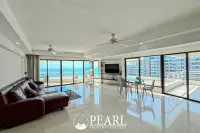 3 Bedroom Condo for Sale at Metro Jomtien Condotel master bedroom with ensuite bathroom