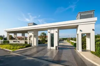I Leaf Prime Pattaya-Jomtien main entrance gate with security booth, barrier, and road leading into the property.