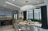 5 Bedroom House for Sale in Jomtien master bedroom with en-suite