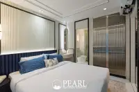1 Bedroom Condo for Sale in Embassy Life spacious bedroom with large window