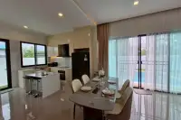 4 Bedroom House for Sale in Nong Prue, open-plan dining area and modern kitchen with pool view.