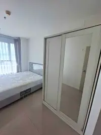1 Bedroom Condo for Sale at Lumpini Park Beach Jomtien bedroom with mirrored wardrobe and bed by window