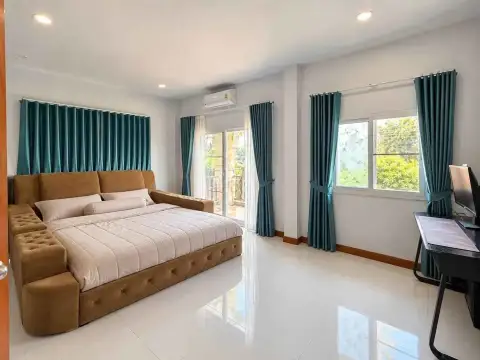 4 Bedroom House for Sale in Mabprachan, Pattaya, Thailand — 4-bedroom House — photo 5