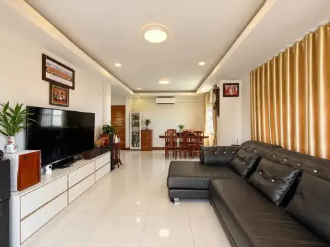 4 Bedroom House for Sale in Mabprachan, Pattaya, Thailand — 4-bedroom House — photo 2