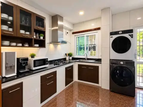 4 Bedroom House for Sale in Mabprachan, Pattaya, Thailand — 4-bedroom House — photo 4