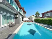 4 Bedroom House for Sale & Rent in Mabprachan, Pattaya, Thailand — 4-bedroom House — photo 1