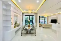 5 Bedroom House for Sale in Mabprachan open-plan dining area with glass table and view into lounge and pool