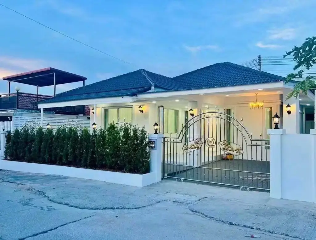 2 Bedroom House for Sale in Mabprachan, Pattaya, Thailand — 2-bedroom House — photo 1