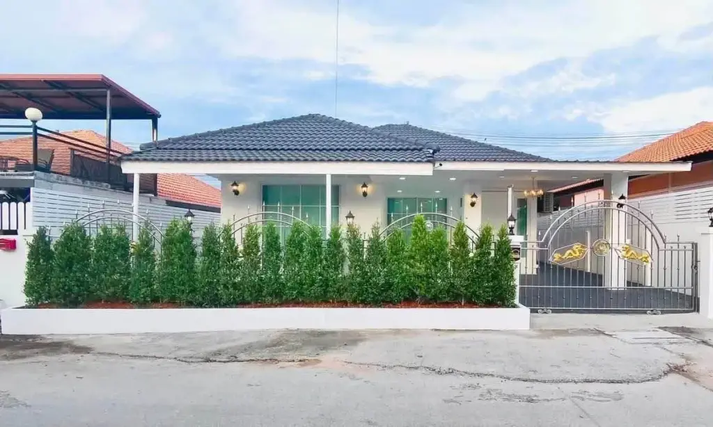 2 Bedroom House for Sale in Mabprachan, Pattaya, Thailand — 2-bedroom House — photo 1