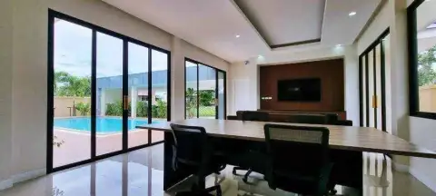 3 Bedroom House for Rent at Horseshoe Point indoor dining area with glass doors overlooking pool