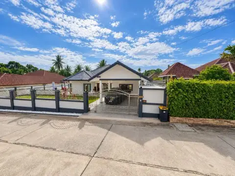 4 Bedroom House for Sale in Mabprachan, Pattaya, Thailand — 4-bedroom House — photo 2