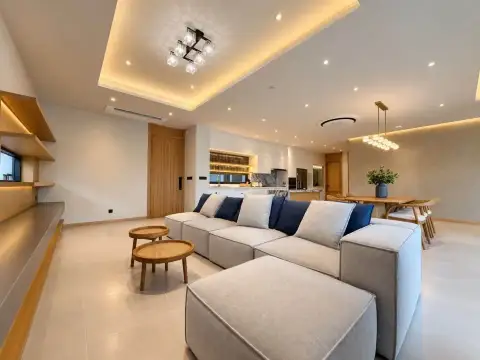 4 Bedroom House for Rent in Mabprachan open-plan living and dining area with modern lighting