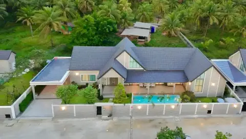 4 Bedroom House for Sale in Mabprachan, Pattaya, Thailand — 4-bedroom House — photo 2