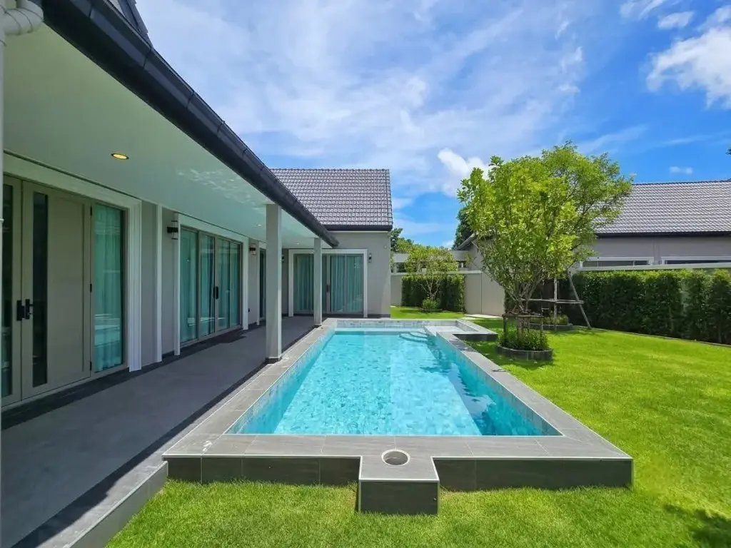 4 Bedroom House for Sale in Mabprachan, Pattaya, Thailand — 4-bedroom House — photo 1