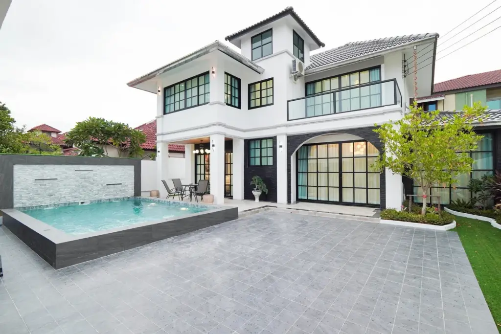4 Bedroom House for Sale in Mabprachan, Pattaya, Thailand — 4-bedroom House — photo 1