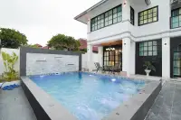 4 Bedroom House for Sale in Mabprachan, Pattaya, Thailand — 4-bedroom House — photo 2