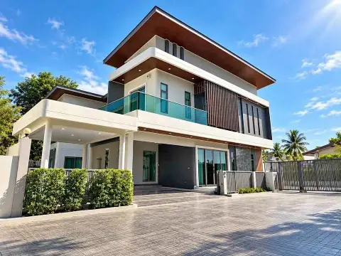 5 Bedroom House for Rent in Mabprachan two-story modern exterior with glass balcony and driveway