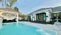 5 Bedroom House for Sale in Mabprachan, Pattaya, Thailand — 5-bedroom House — photo 1