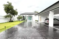 5 Bedroom House for Sale in Mabprachan, Pattaya, Thailand — 5-bedroom House — photo 1