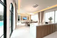 5 Bedroom House for Sale in Mabprachan, Pattaya, Thailand — 5-bedroom House — photo 5