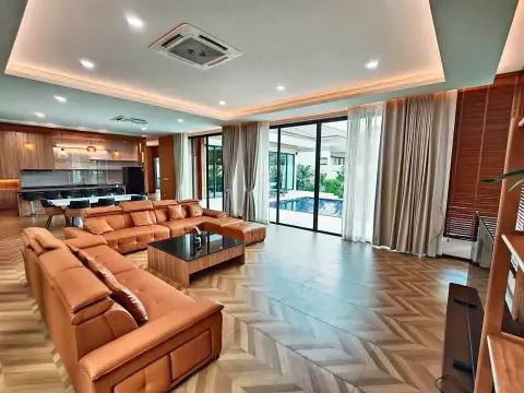 5 Bedroom House for Rent in Mabprachan spacious open-plan living room with leather sofas and pool view