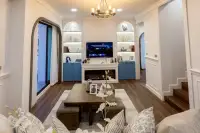3 Bedroom House for Sale at Spring Town Pool Villa Pattaya master bedroom with ensuite