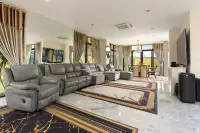 5 Bedroom House for Sale in Pattaya Paradise Village 2 master bedroom with en-suite