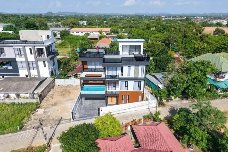 5 Bedroom House for Sale & Rent in Na Jomtien – Villa/House for Sale in Pattaya