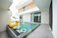 5 Bedroom House for Sale in Na Jomtien, Pattaya, Thailand — 5-bedroom House — photo 2