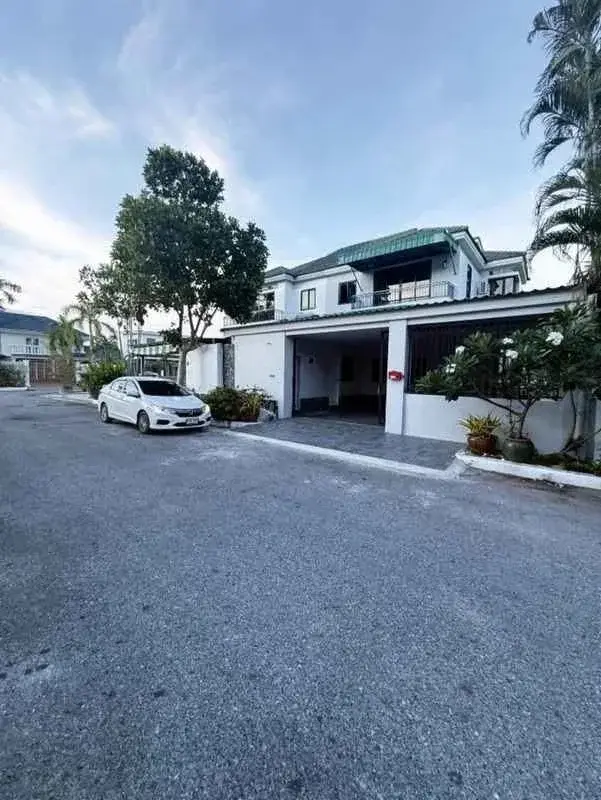 5 Bedroom House for Sale & Rent in Na Jomtien, Pattaya, Thailand — 5-bedroom House — photo 1
