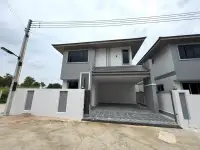 4 Bedroom House for Sale in Nong Pla Lai front view with paved driveway and perimeter wall