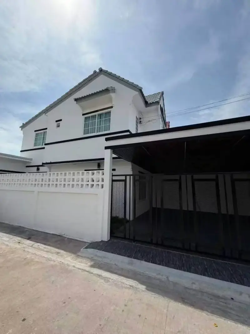 3 Bedroom Townhouse for Sale in Nong Prue