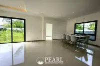 4 Bedroom House for Sale in Patta Element master bedroom with large window