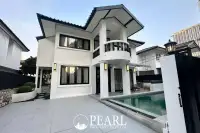 4 Bedroom House for Sale in Central Pattaya exterior front view
