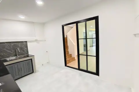2 Bedroom Townhouse for Sale in East Pattaya, Pattaya, Thailand — 2-bedroom Townhouse — photo 5