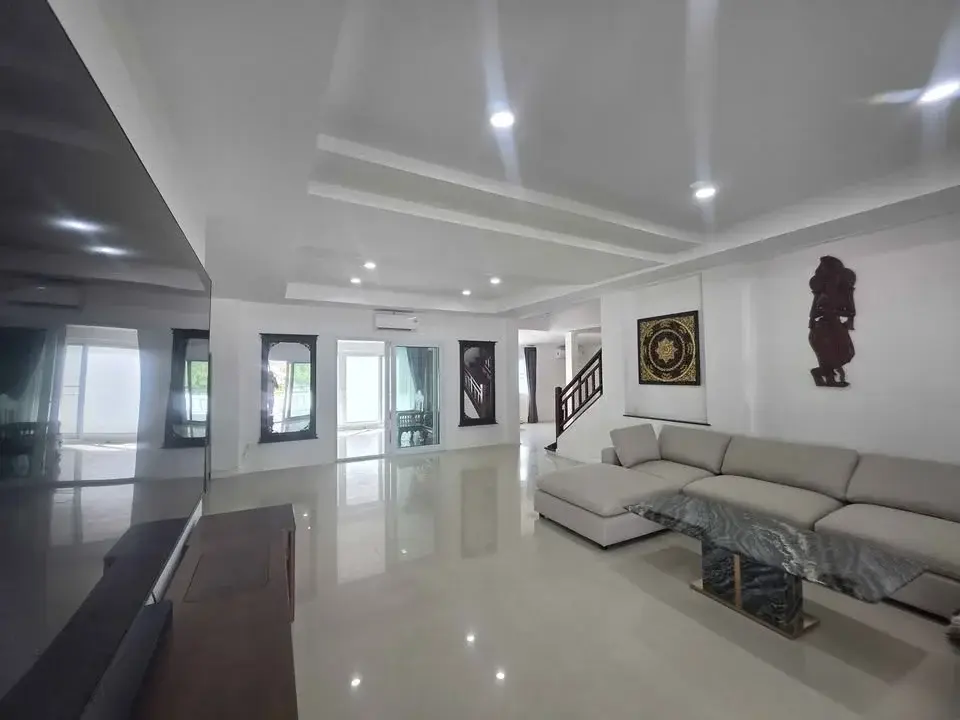 5 Bedroom House for Rent in East Pattaya, Pattaya, Thailand — 5-bedroom House — photo 1