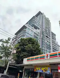 Studio Condo for Sale at Cosy Beach View high-rise exterior street view with 7-Eleven storefront in Pattaya