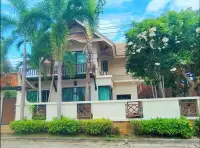 3 Bedroom House for Rent in Central Pattaya two-story exterior facade surrounded by palm trees and garden