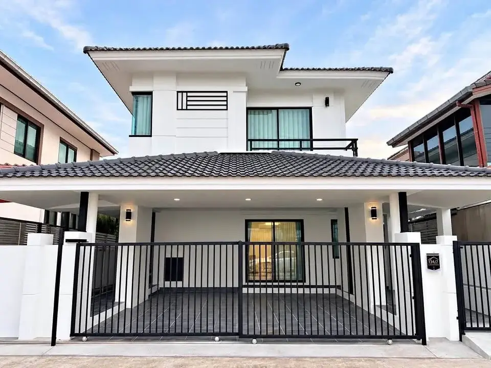 3 Bedroom House for Sale in Na Kluea modern two-story white exterior with black gate and carport