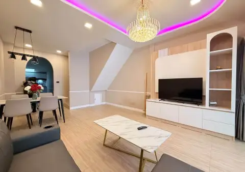 3 Bedroom Townhouse for Rent in Central Pattaya living space with pink LED ceiling light and marble coffee table