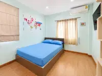 3 Bedroom House for Sale in East Pattaya bedroom with blue bed linens, wall-mounted TV and air conditioning
