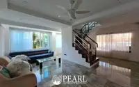 4 Bedroom House for Sale in Central Pattaya master bedroom with en-suite