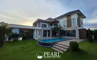4 Bedroom Villa for Sale in Nong Prue modern kitchen with island