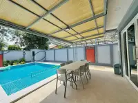4 Bedroom House for Rent in East Pattaya covered poolside terrace with dining table and seating